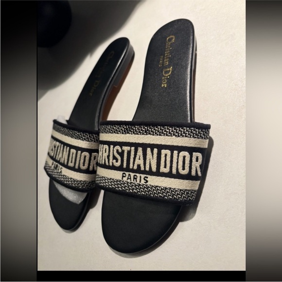 Dway Slides - Picture 3 of 6